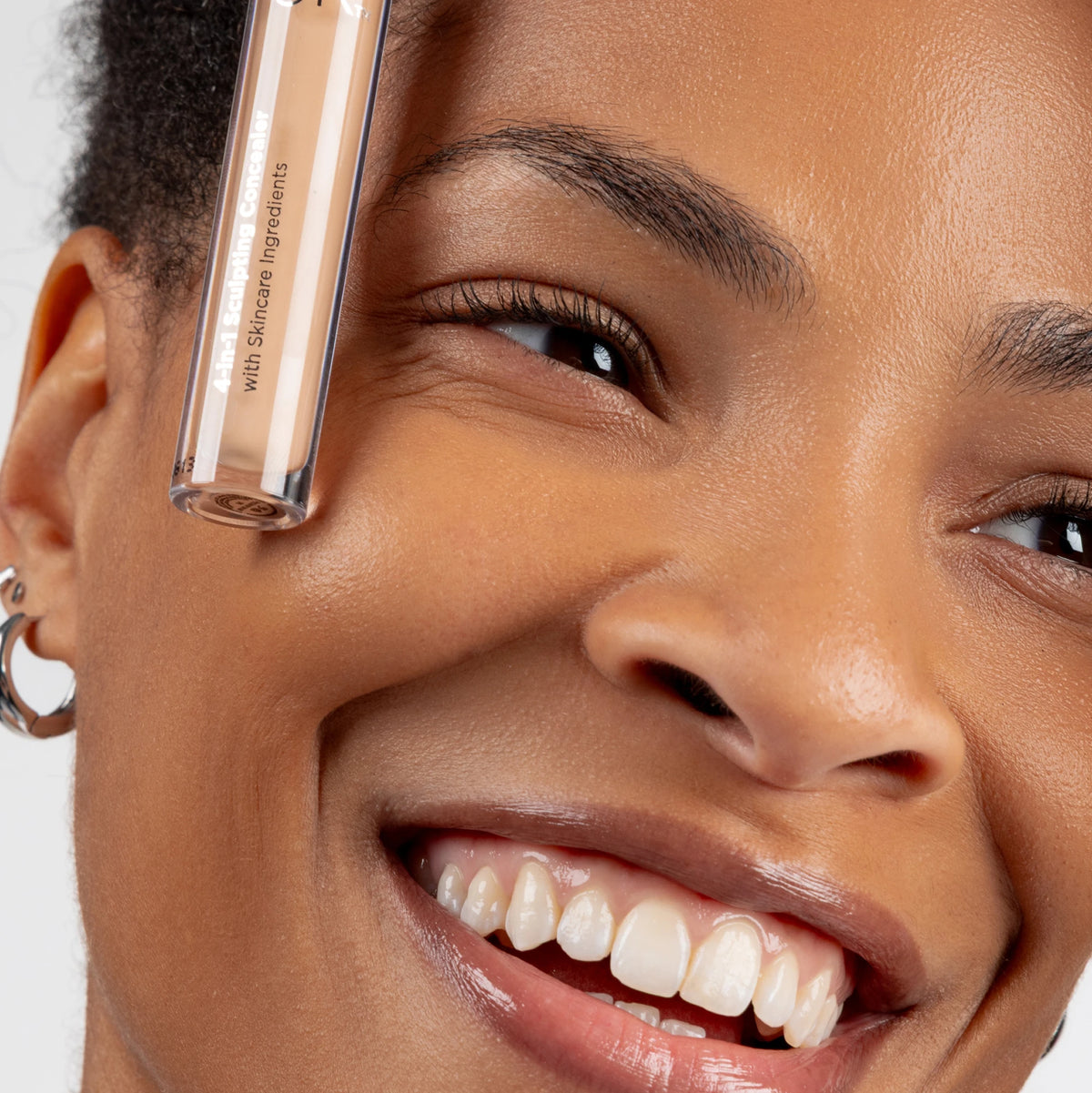 4-in-1 Sculpting Concealer with Model Close up