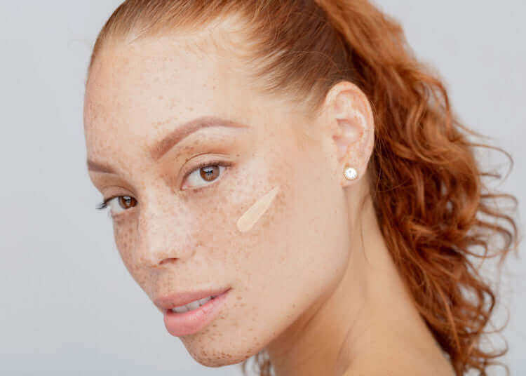 4 - in - 1 Correcting Primer Dark Spot Corrector - PÜR Beauty